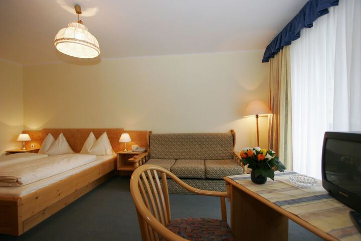 Room 6 of 31