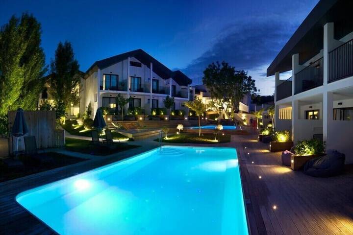 Pool 20 of 50