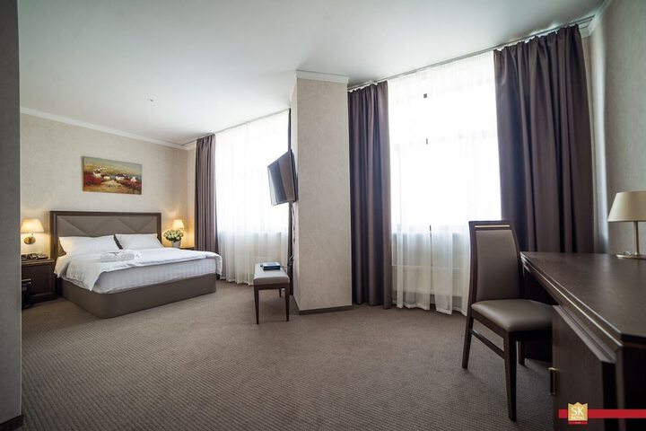 Room 17 of 90