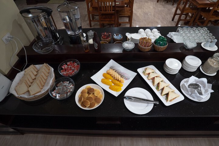 Dining 26 of 34