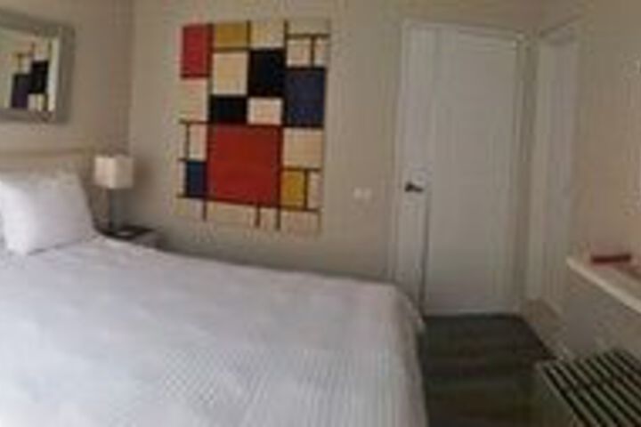 Room 11 of 22