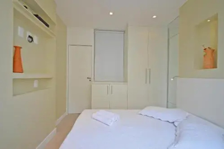 Room 5 of 11