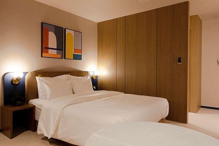 Room 34 of 74