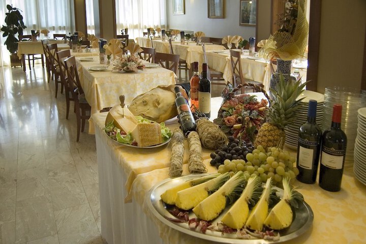 Dining 68 of 91