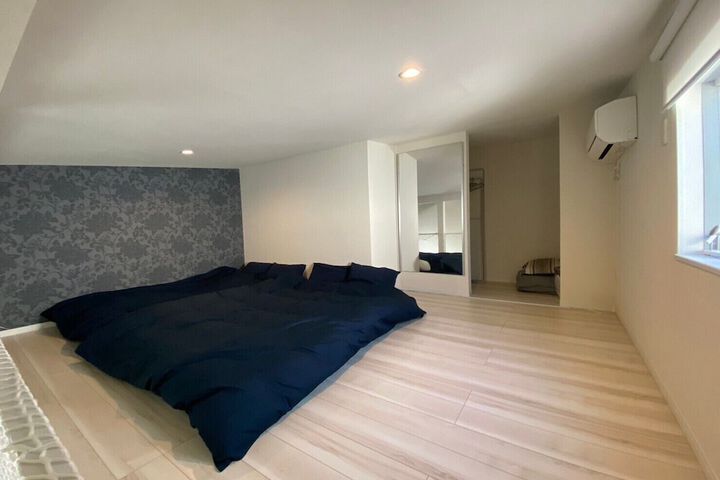 Room 28 of 143