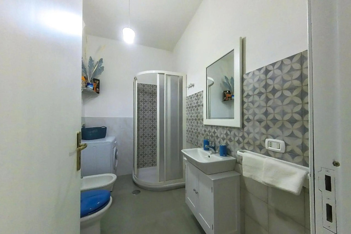 Room 9 of 20
