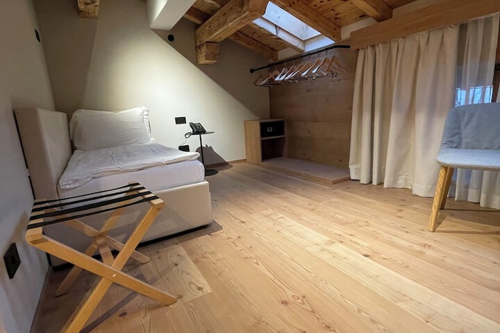 Room 8 of 20