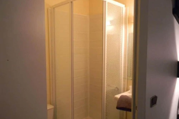 Room 18 of 25