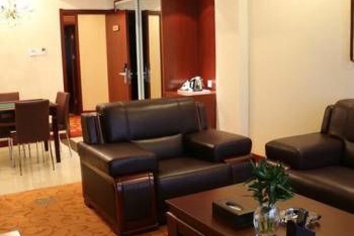 Room 5 of 8