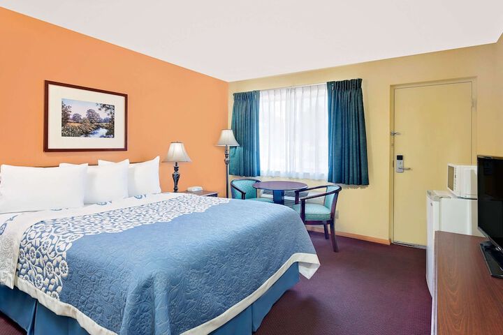 Room 8 of 19