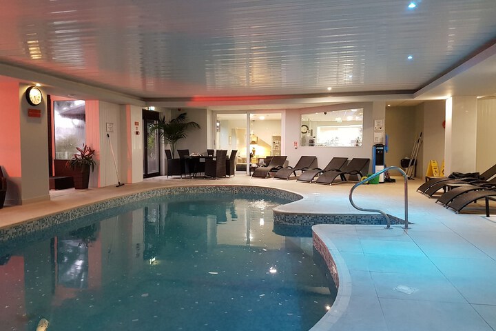 Pool 44 of 75