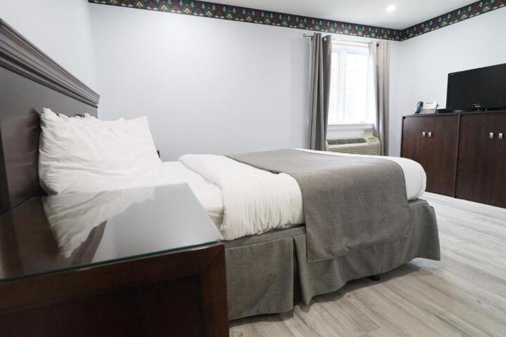 Classic Queen Bed (17 of 63)