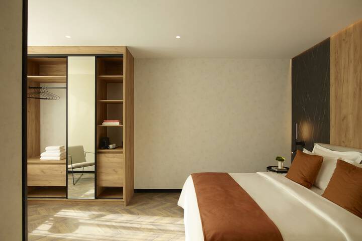 Room 6 of 92
