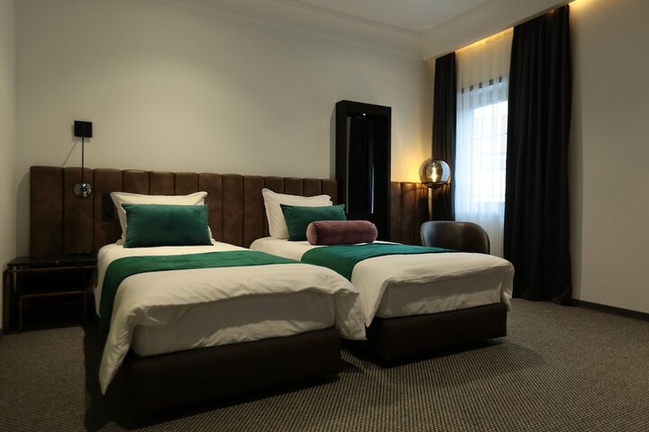 Room 13 of 48