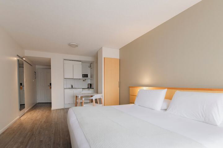 Room 32 of 68