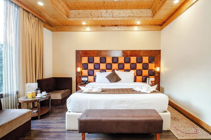Room 4 of 31