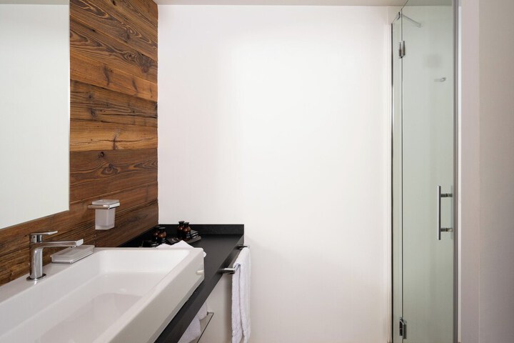 Room 52 of 101