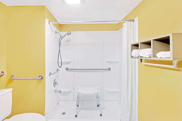 Guest room bath