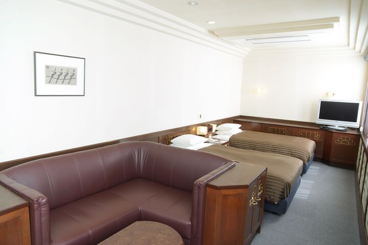 Room 7 of 66