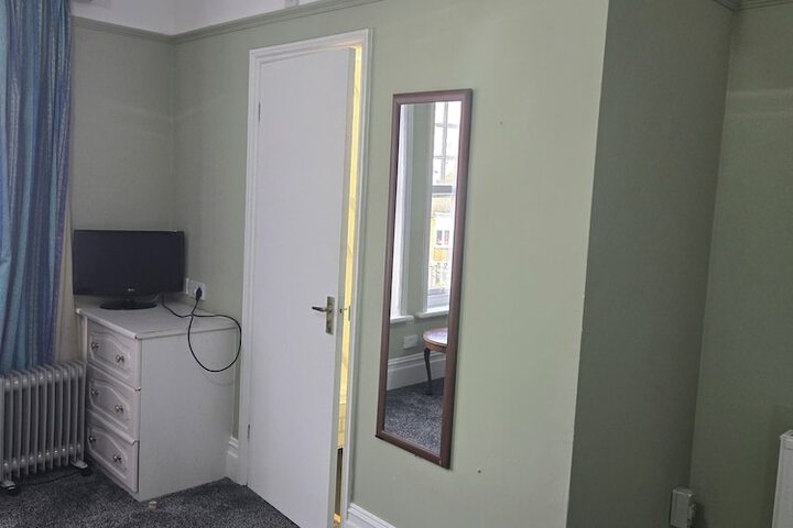 Room 27 of 72