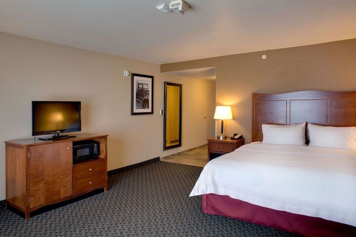 Room 8 of 33