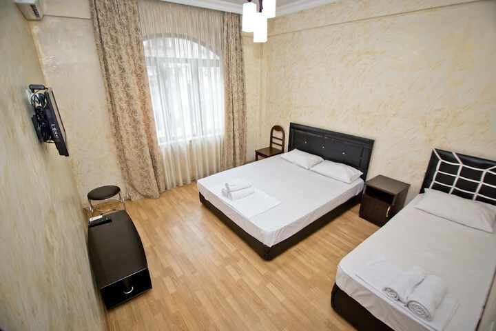 Room 16 of 93