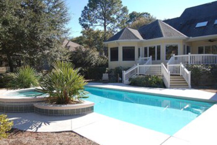 Pool 10 of 17