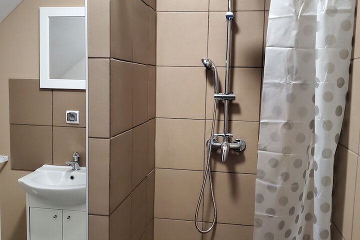 Room 12 of 26