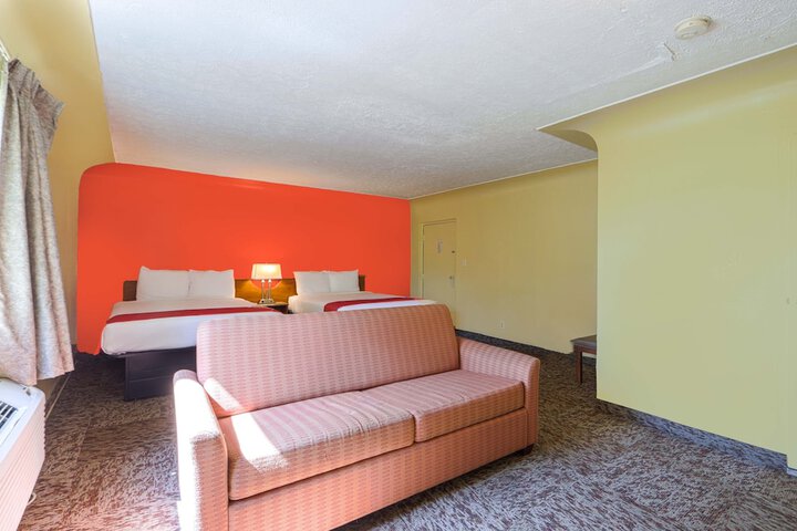 1 Queen Bed (5 of 17)