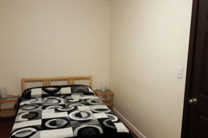 Room 13 of 34