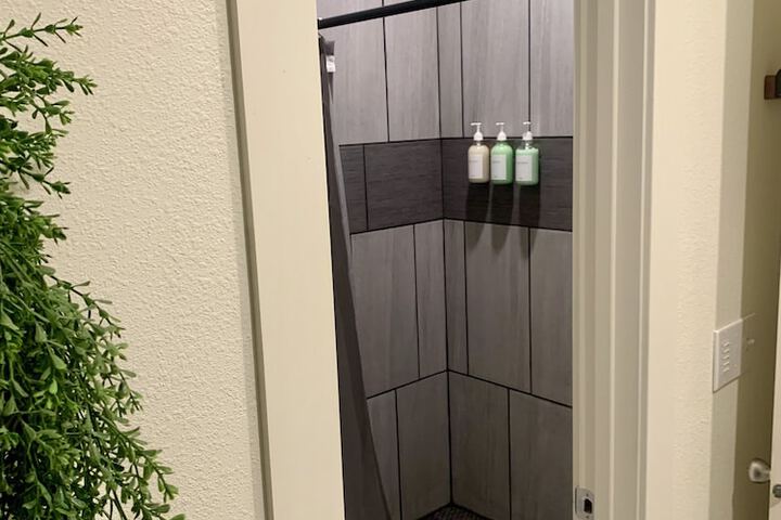 Room 4 of 25