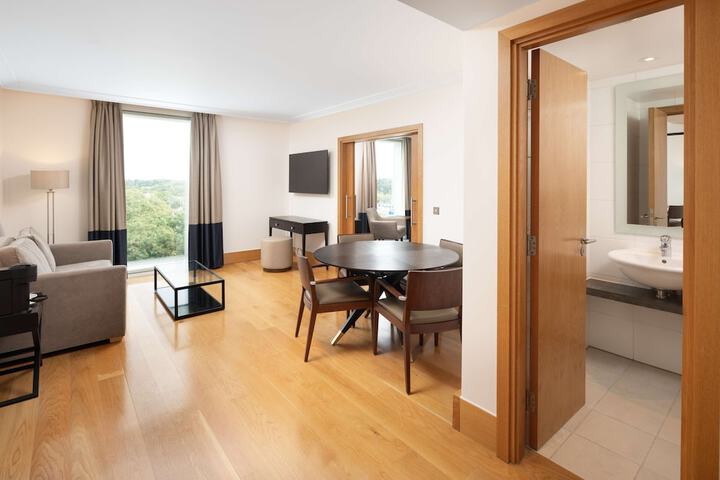 Room 26 of 100
