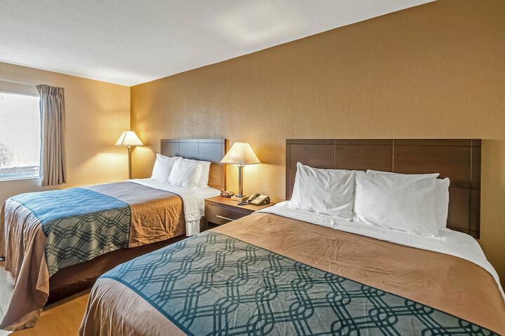 2 Queen Beds (4 of 7)