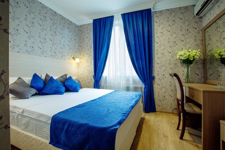Room 3 of 141