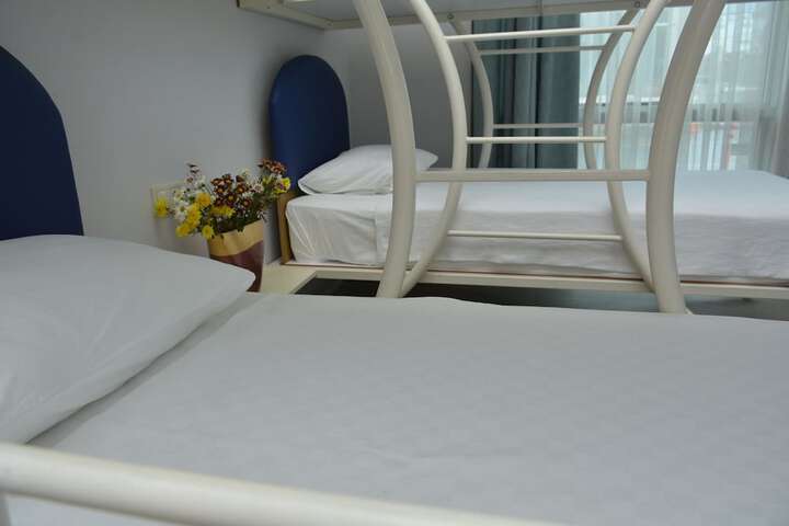Room 52 of 115