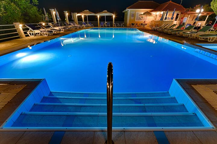 Pool 12 of 30