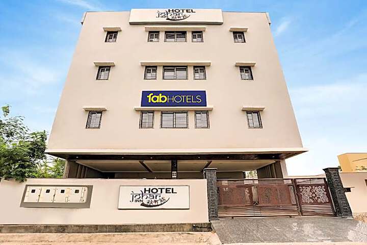 FabHotel Johar Inn