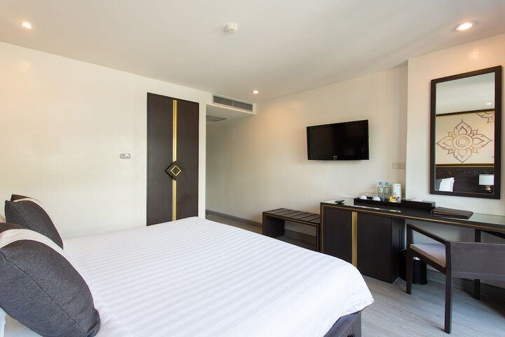 Room 6 of 84