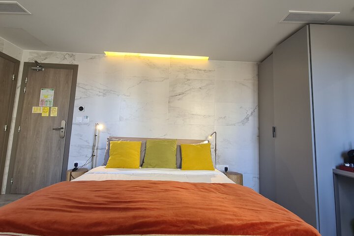 Room 46 of 118