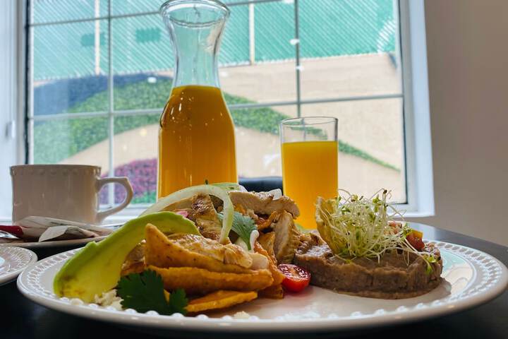 Breakfast/Coffee Service 98 of 127