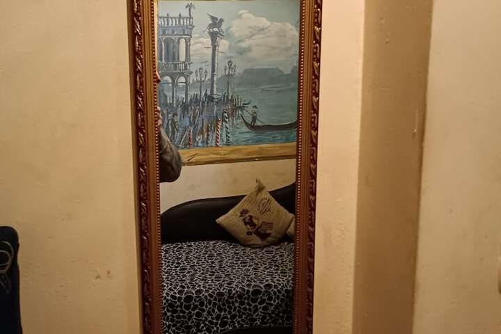 Room 9 of 42