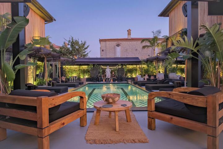 Pool 57 of 104