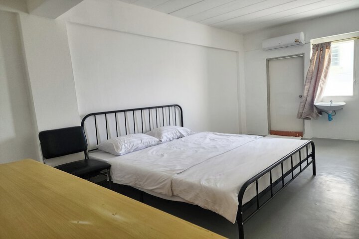 Room 9 of 35