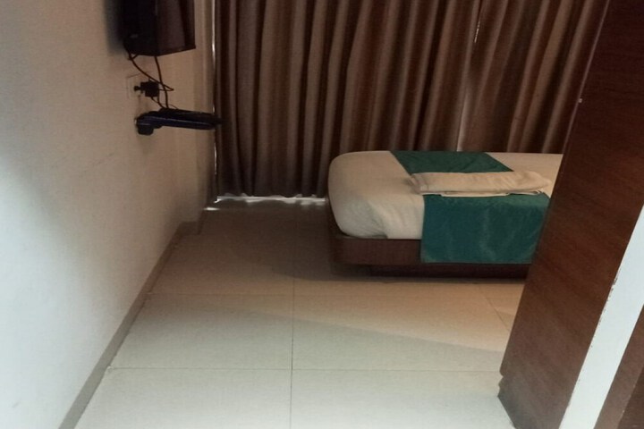 Room 16 of 30