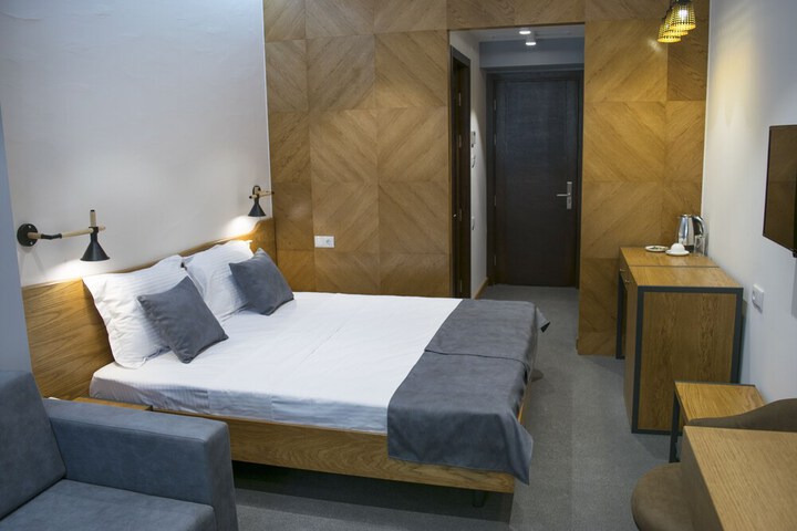 Room 9 of 49
