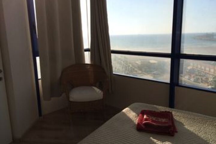 Room 8 of 16