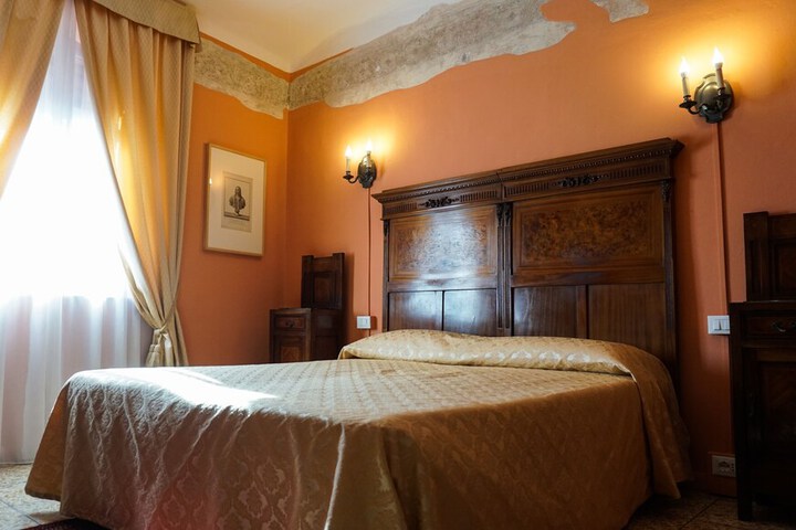 Room 10 of 50