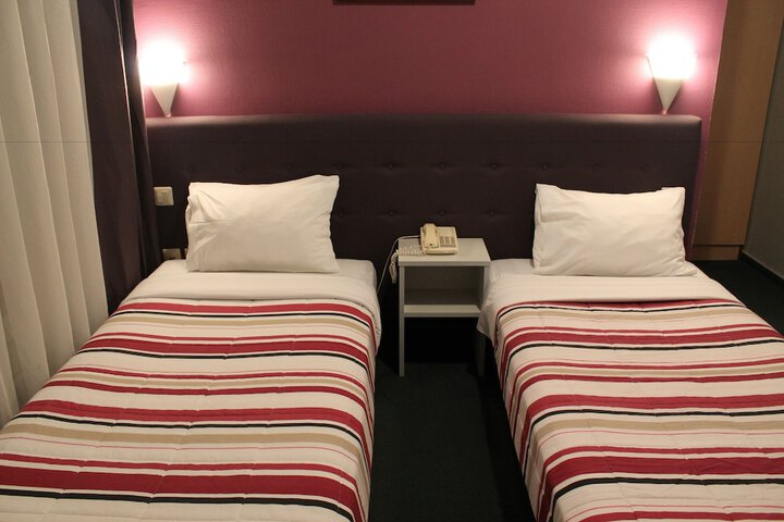Room 6 of 36