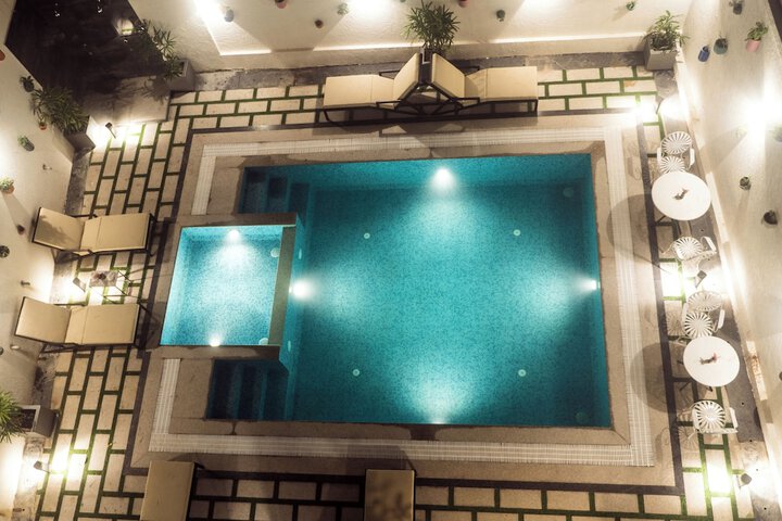 Pool 30 of 43
