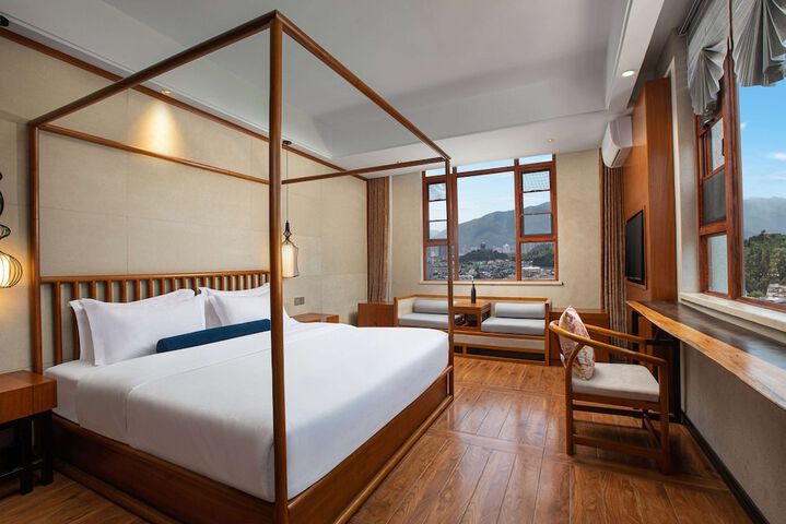 Room 6 of 19